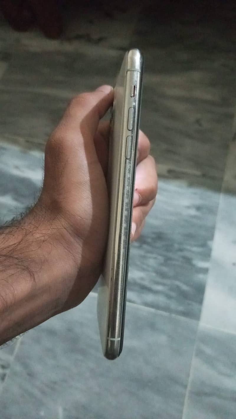 iPhone 11 Pro Max 4