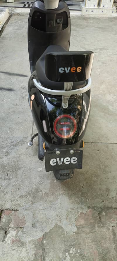 evee Niisa