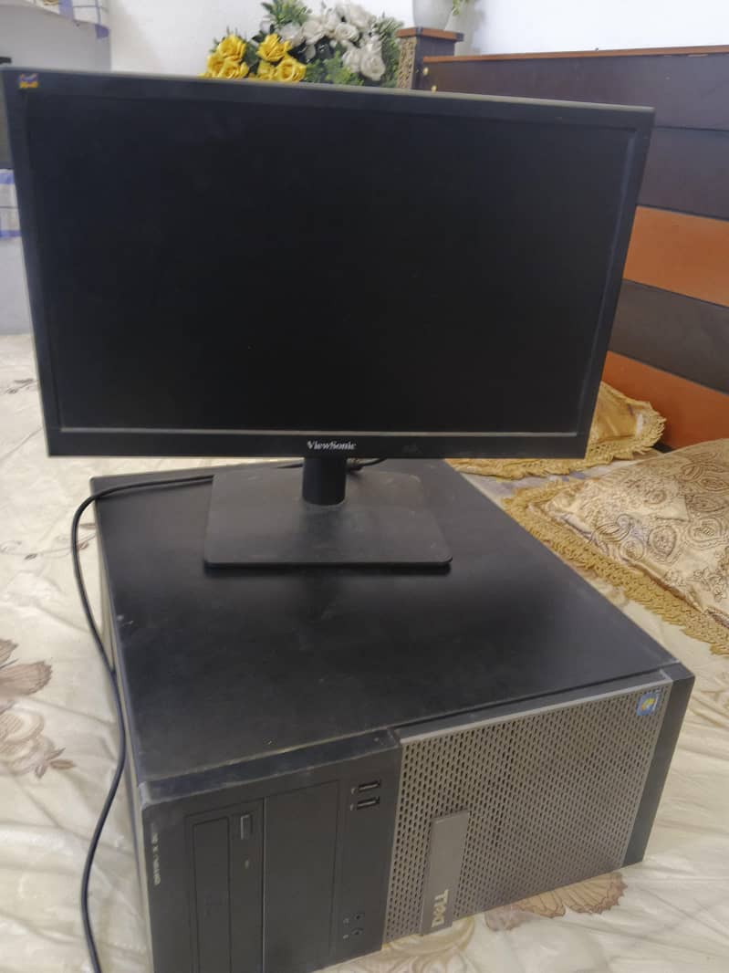 DELL Computer with LCD 2