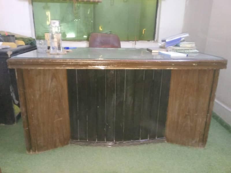 executive table set with mirror 0