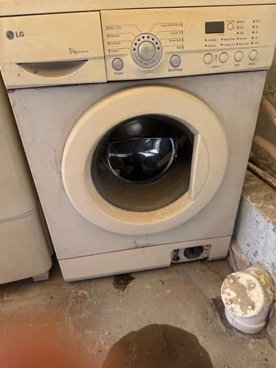 WASHING MACHINE L. G