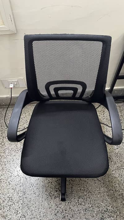 Comfortable office chair (good condition)