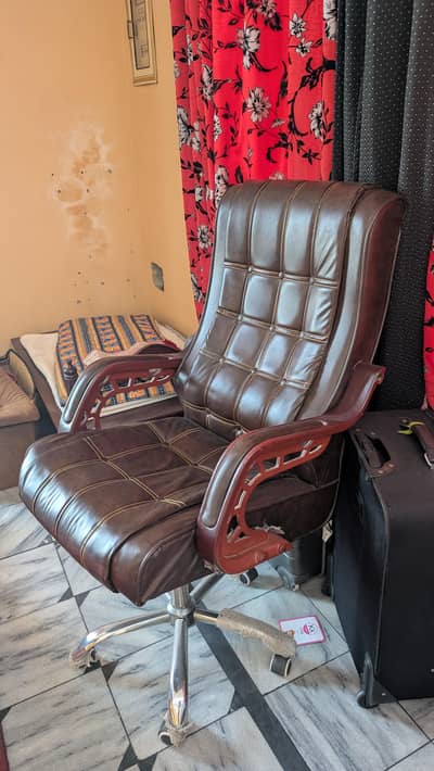 Office leather chair good condition
