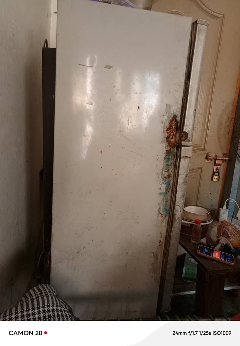dawlance medium fridge 1