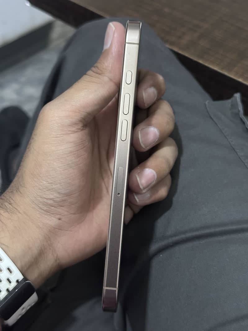 iphone 16 pro max 1