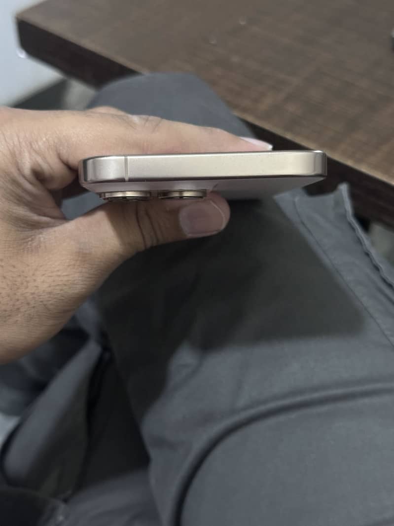 iphone 16 pro max 2