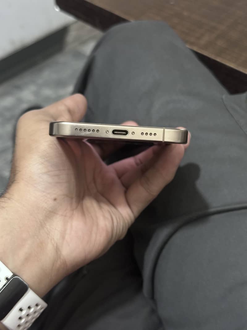 iphone 16 pro max 3