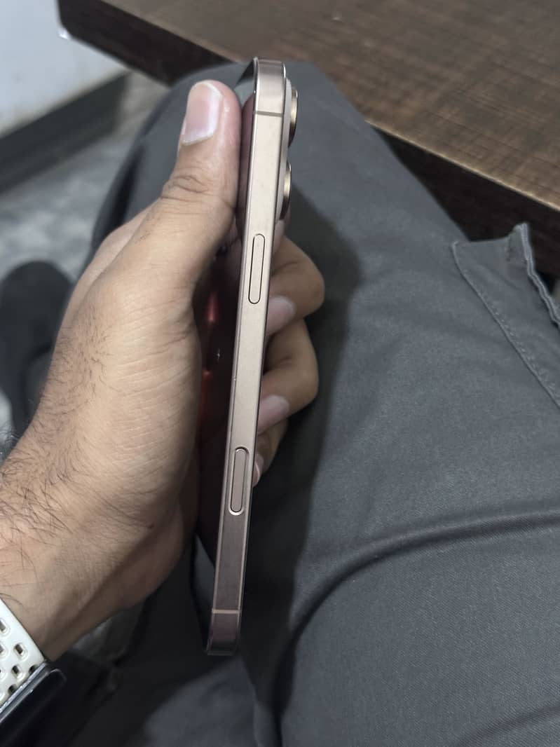 iphone 16 pro max 4