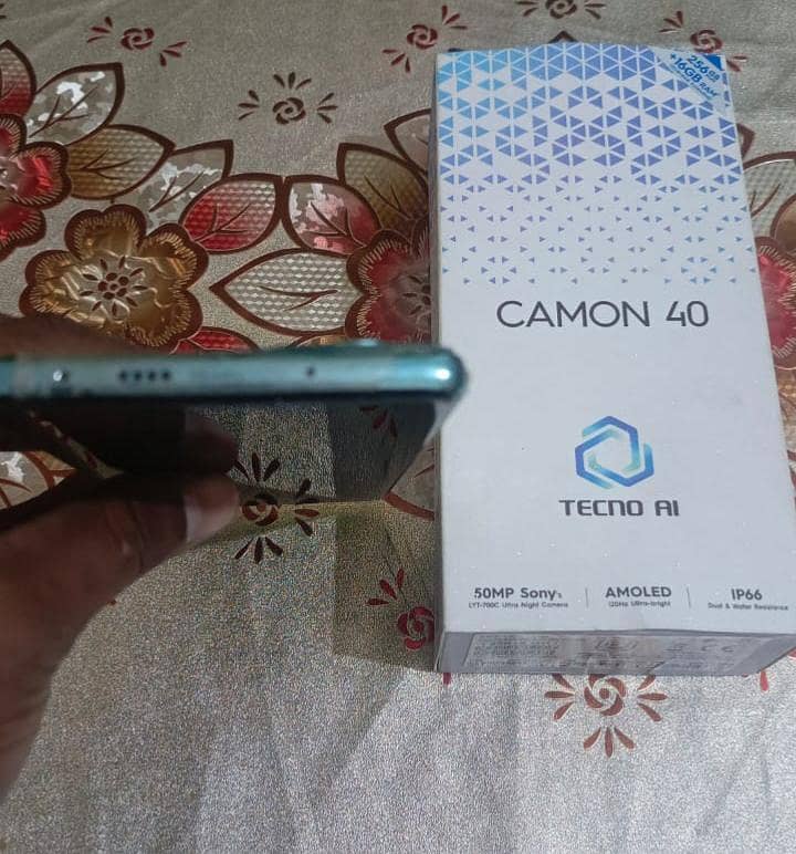 Tecno Camon 40 1