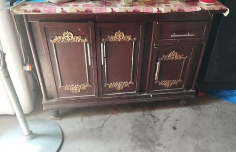 Table | Wooden table | Table in excellent condition