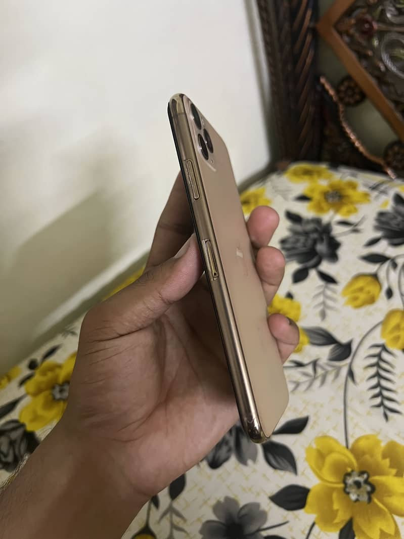 iPhone 11 Pro Max 1