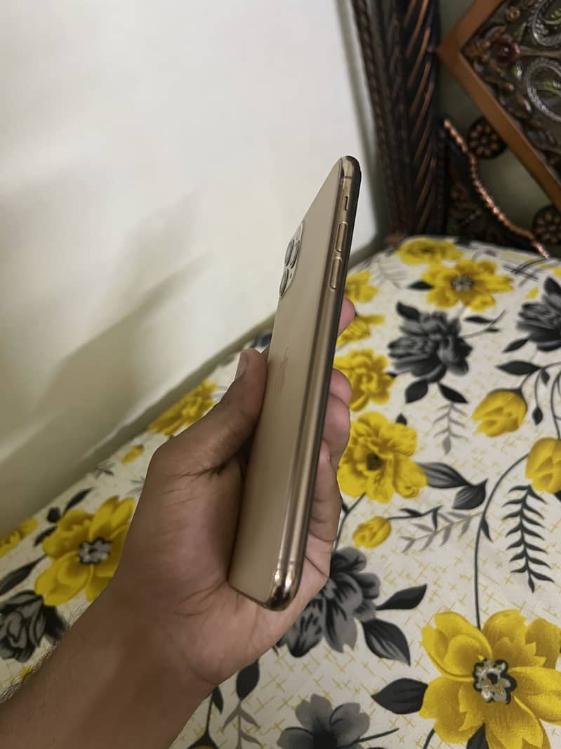 iPhone 11 Pro Max 2