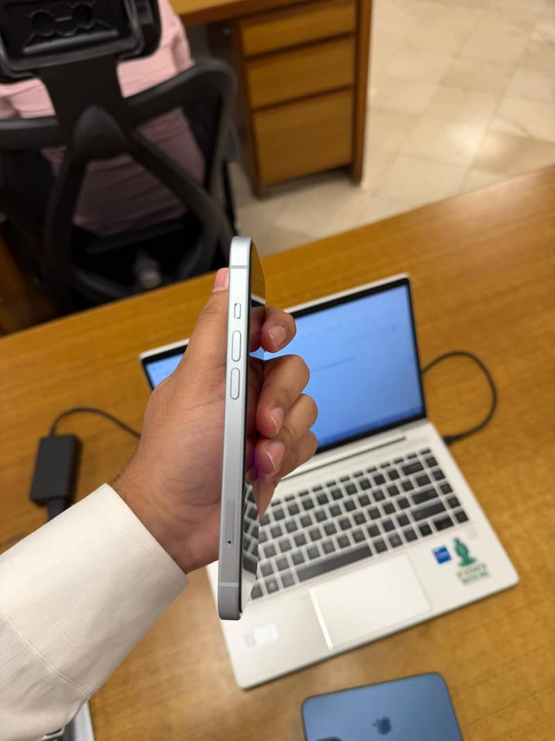 Apple iPhone 15 2