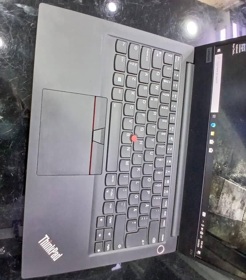 Lenovo E14 4