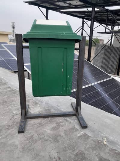 Garbage bin for outdoor