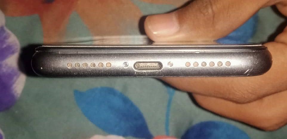 iPhone 11 3