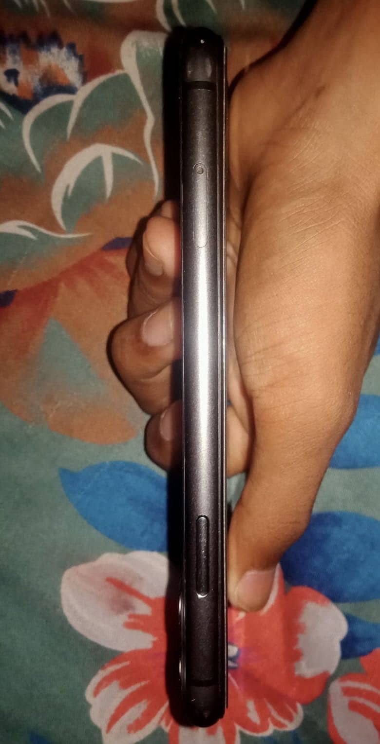 iPhone 11 4