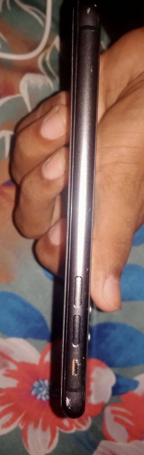 iPhone 11 5