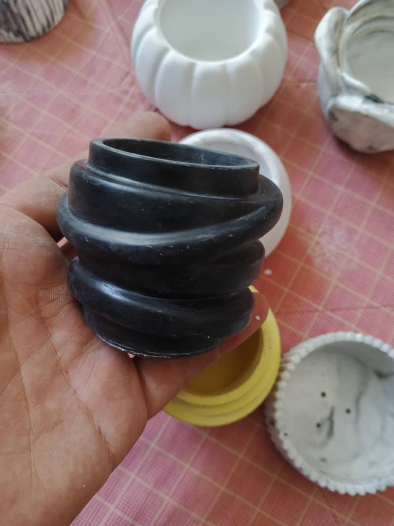 Ceramic pots 16