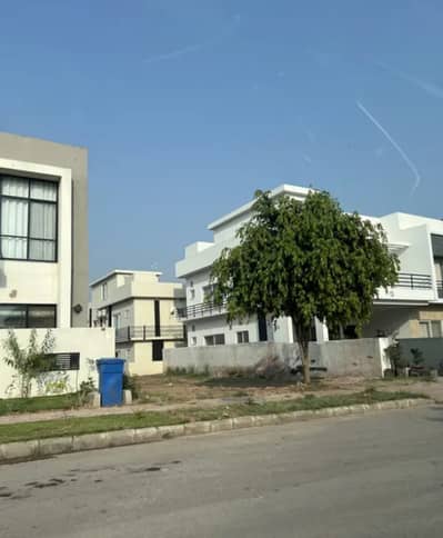 Ideal Location 20 Marla Residential Plot Available Far Sale In New Lahore City Near to 1 Km Ring Road SL3
