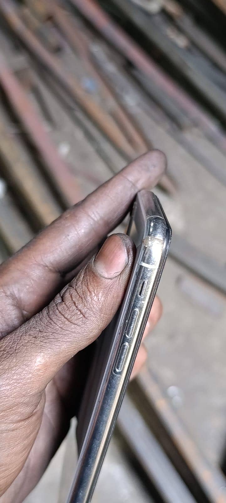 IPHONE X…. 4