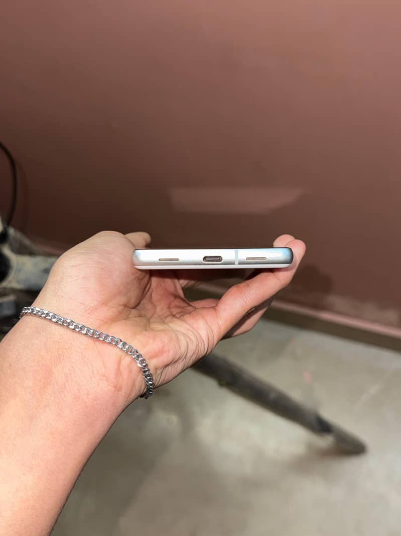 google pixel 7a 3
