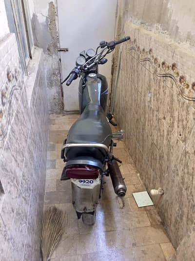 Suzuki GS 150/ Motorcycle/ Bikes/ Bike / Suzuki Bike