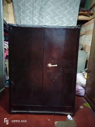 STEEL ALMIRAH WITH DOUBLE DOOR 