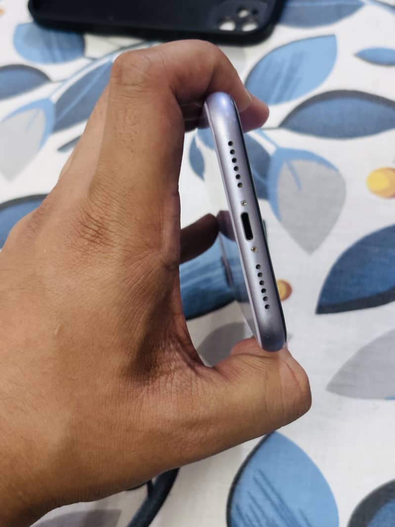 iPhone 11 3