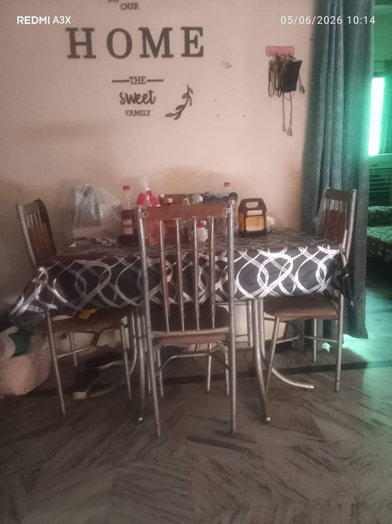 Dining Table 0
