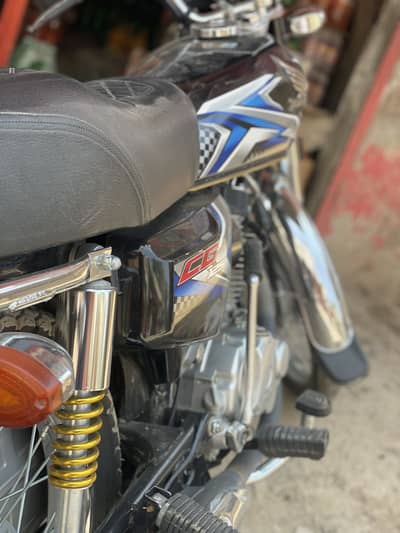 Honda 125 balck colr for sale complete document