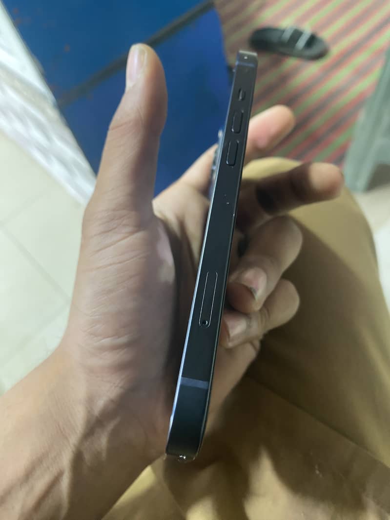 Apple iPhone 13 2
