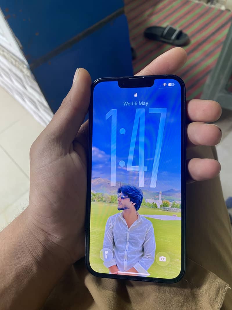 Apple iPhone 13 4