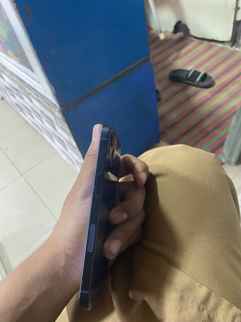 Apple iPhone 13 6