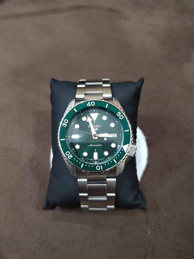 Seiko 5 Sports emerald green