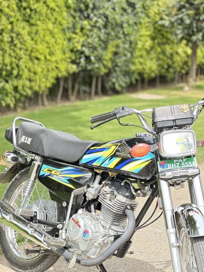 BLACK 125 new condition urgent sale