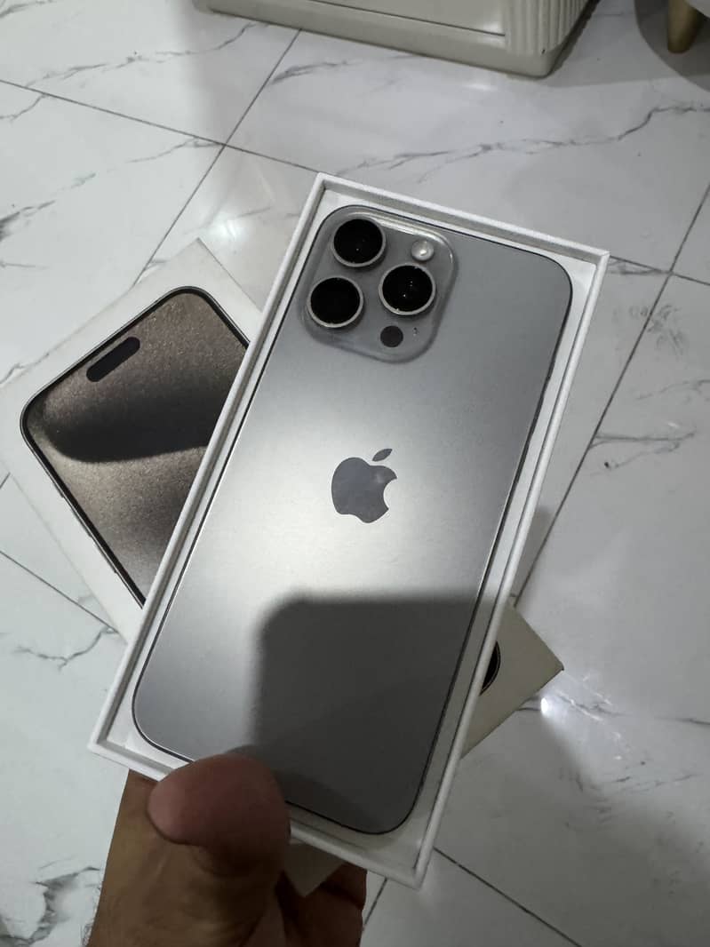 iPhone 15 pro max 2