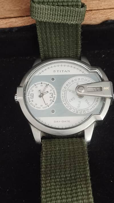 TITAN Watch ⌚