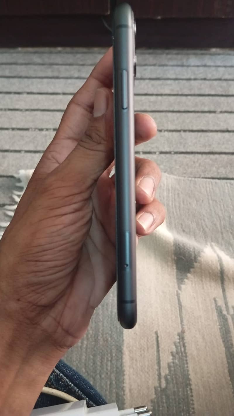 Apple iPhone 11 3