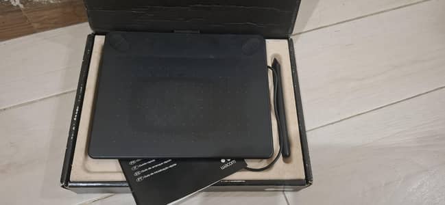 The Wacom Intuos Art Pen & Touch Small (CTH-490