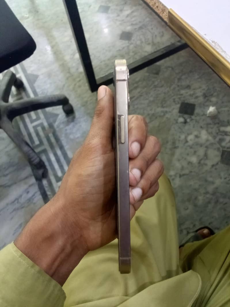 IPHONE 12 PRO 1