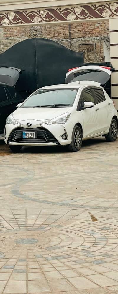 Vitz 2019 import 2023 Total genuine  contact me WhatsApp 03434263192