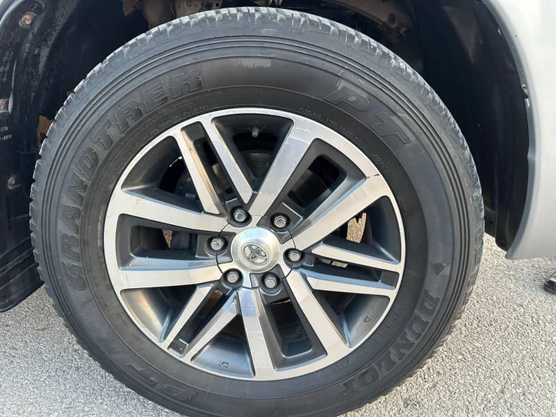Fortuner V 8