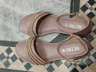 Metro sandals wore once 10/10
