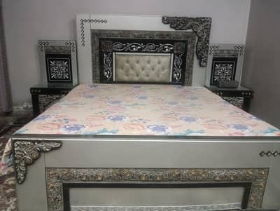 selling my wooden bed set