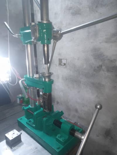 hand molding machine
