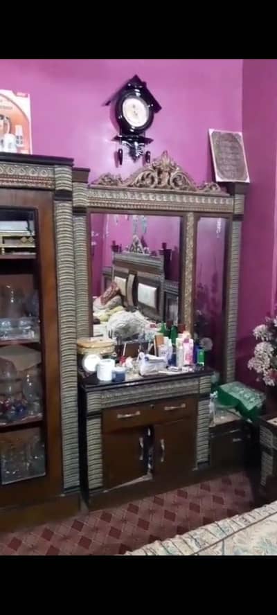 king size bed+ divider dresing and almari