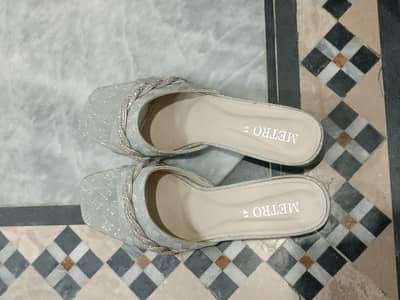 Metro heels wore once 10/10