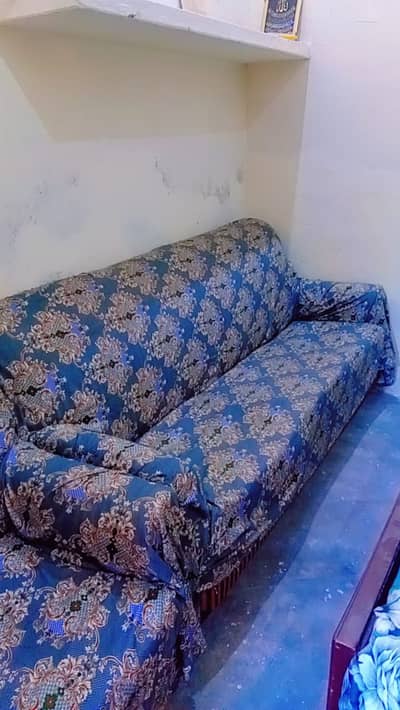Sofa Set 5 Seater in best condition