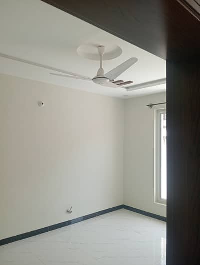 7marla 2beds DD TV lounge kitchen attached baths neat clean ground portion for rent in G 13 1 islamabad